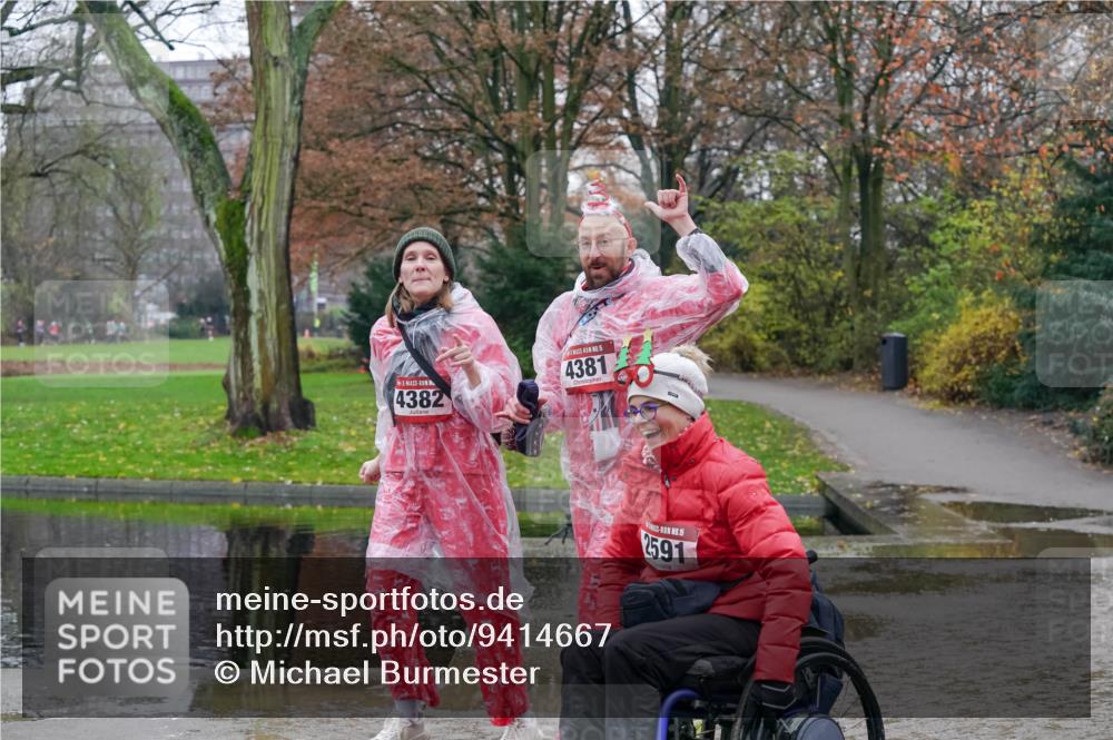 07.12.2025 - St. Pauli X-Mass-Run No. 15 Michael Burmester http://msf.ph/oto/9414667 07.12.2025 11:49:34 Laufen 4382, 4381, 15, 2591 meine-sportfotos.de