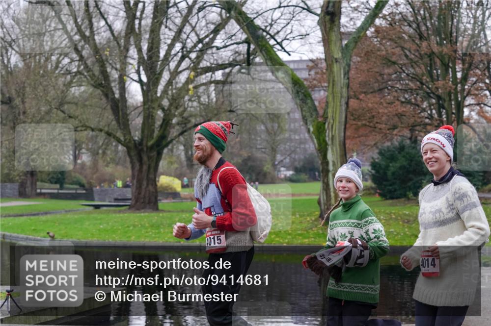 07.12.2025 - St. Pauli X-Mass-Run No. 15 Michael Burmester http://msf.ph/oto/9414681 07.12.2025 11:49:43 Laufen 4015, 40141 meine-sportfotos.de