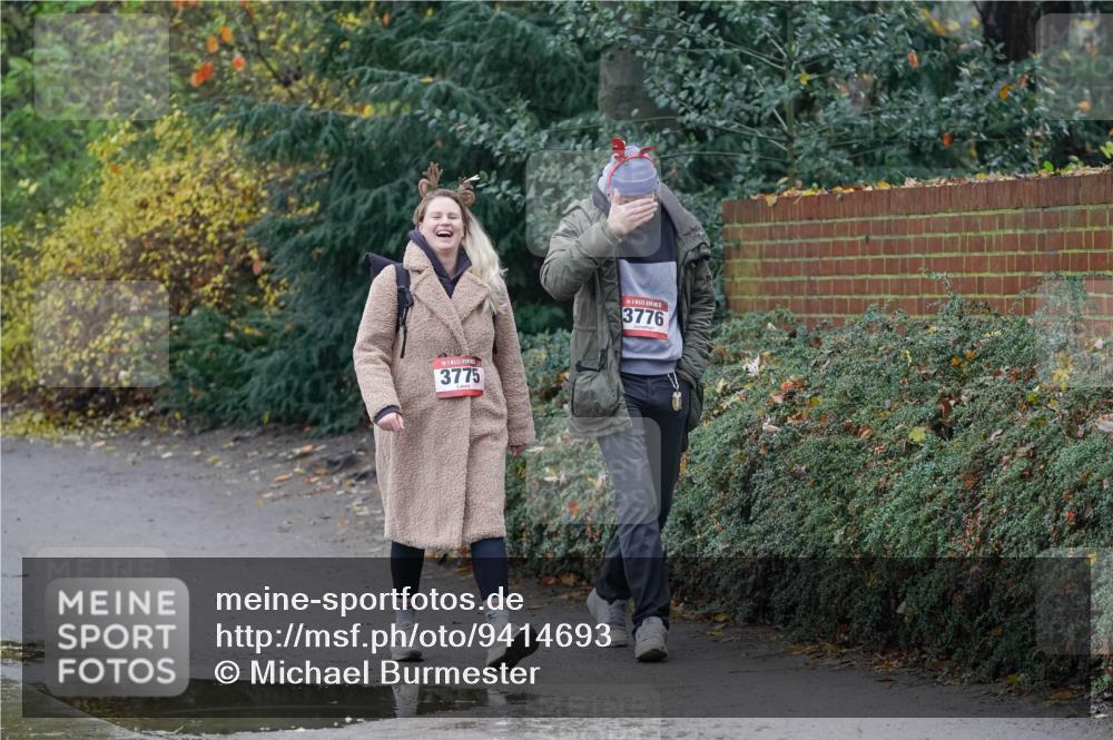 07.12.2025 - St. Pauli X-Mass-Run No. 15 Michael Burmester http://msf.ph/oto/9414693 07.12.2025 11:52:03 Laufen 3775, 3776 meine-sportfotos.de