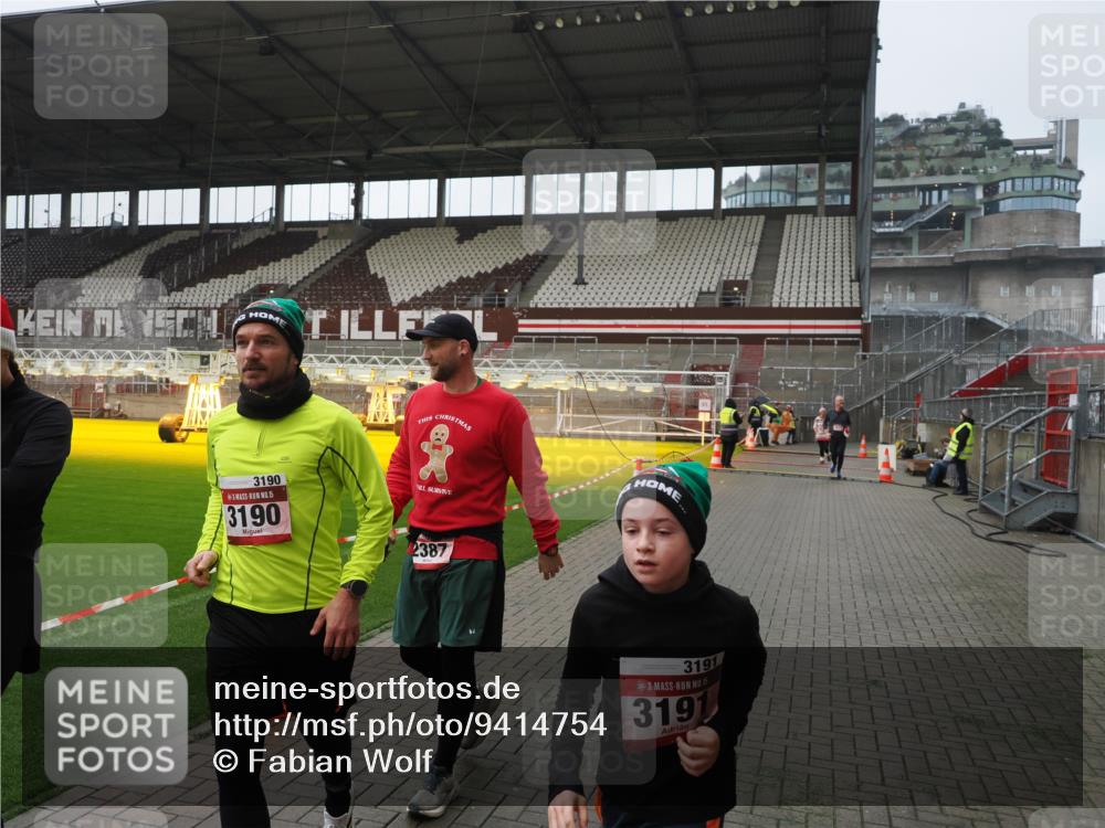 07.12.2025 - St. Pauli X-Mass-Run No. 15 Fabian Wolf http://msf.ph/oto/9414754 07.12.2025 11:23:42 Ziel 593, 2037, 2387, 2389, 2409, 3071, 3190, 3191, 3302, 4648 meine-sportfotos.de