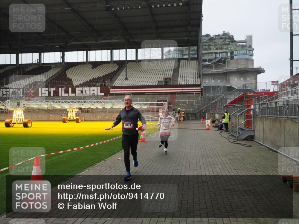 07.12.2025 - St. Pauli X-Mass-Run No. 15 Fabian Wolf http://msf.ph/oto/9414770 07.12.2025 11:23:48 Ziel 593, 2387, 2389, 2409, 3071, 3190, 3191 meine-sportfotos.de