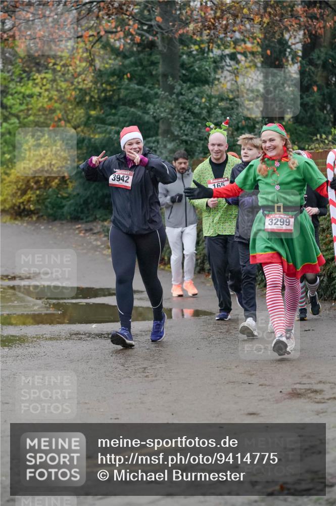 07.12.2025 - St. Pauli X-Mass-Run No. 15 Michael Burmester http://msf.ph/oto/9414775 07.12.2025 10:05:24 Laufen 3942, 165, 3299 meine-sportfotos.de