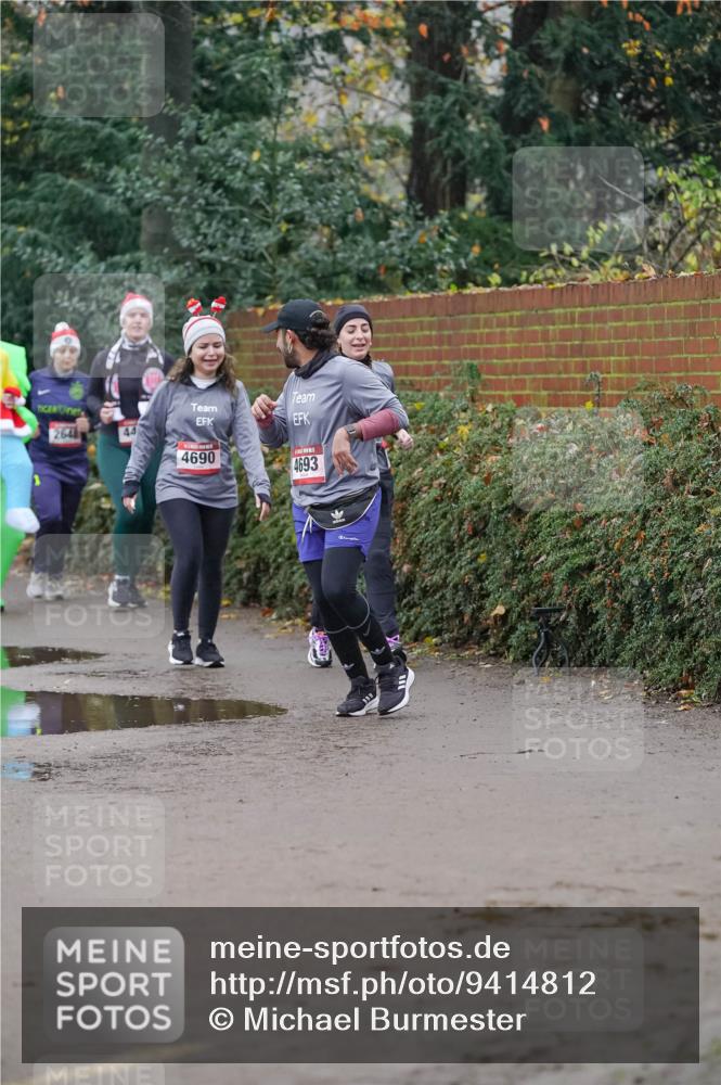 07.12.2025 - St. Pauli X-Mass-Run No. 15 Michael Burmester http://msf.ph/oto/9414812 07.12.2025 10:05:36 Laufen 2648, 44, 4690, 4693 meine-sportfotos.de