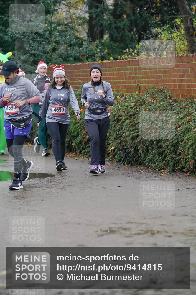 07.12.2025 - St. Pauli X-Mass-Run No. 15 Michael Burmester http://msf.ph/oto/9414815 07.12.2025 10:05:37 Laufen 4693, 4690 meine-sportfotos.de
