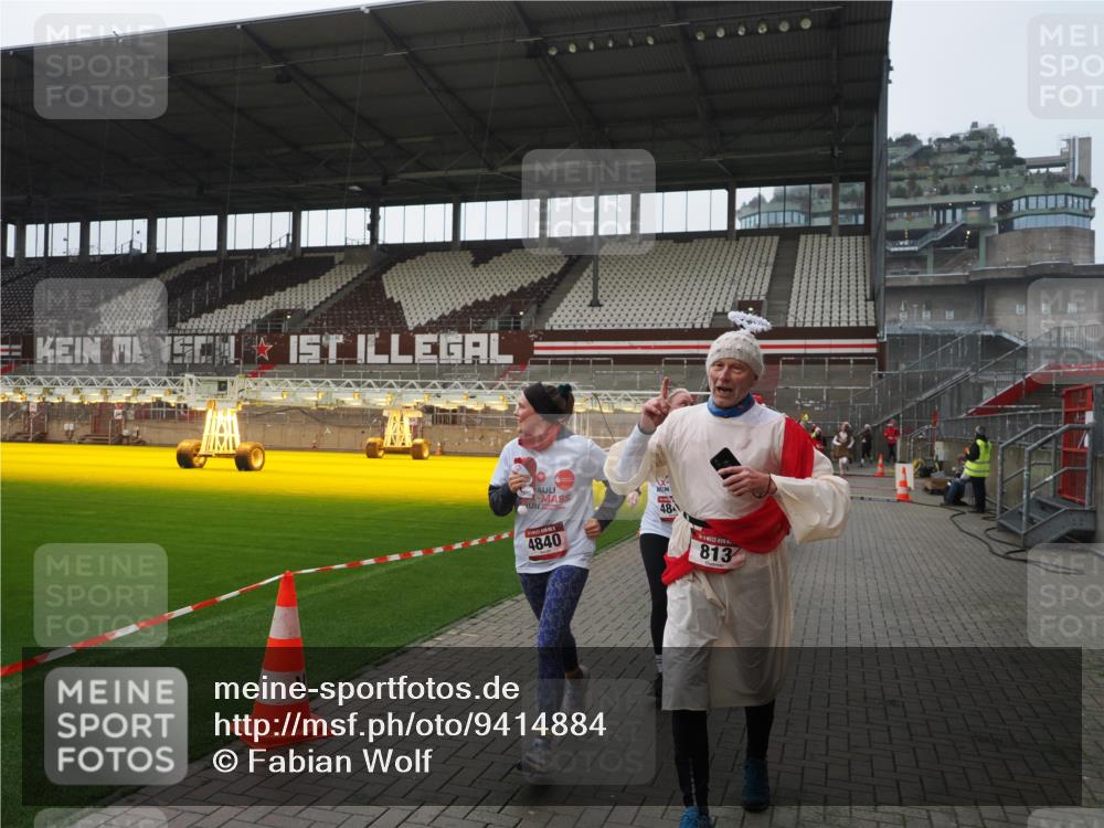 07.12.2025 - St. Pauli X-Mass-Run No. 15 Fabian Wolf http://msf.ph/oto/9414884 07.12.2025 11:24:08 Ziel 813, 2814, 3361, 4840, 4841 meine-sportfotos.de