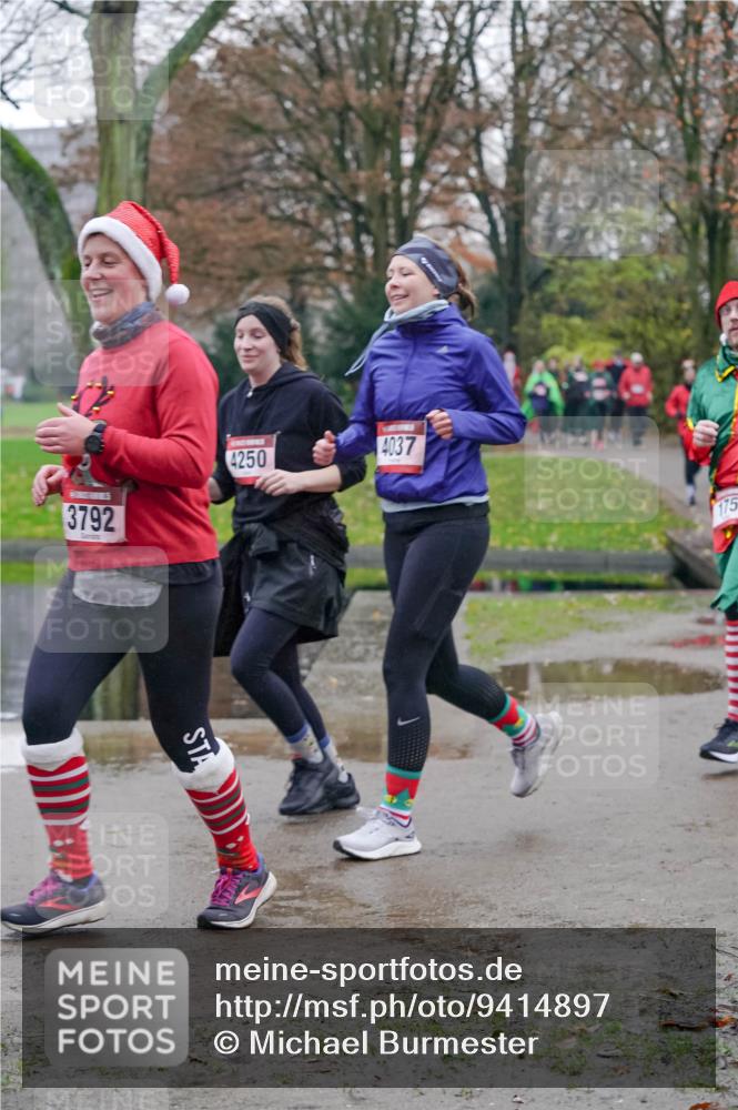 07.12.2025 - St. Pauli X-Mass-Run No. 15 Michael Burmester http://msf.ph/oto/9414897 07.12.2025 10:05:53 Laufen 3792, 4250, 4037, 175 meine-sportfotos.de