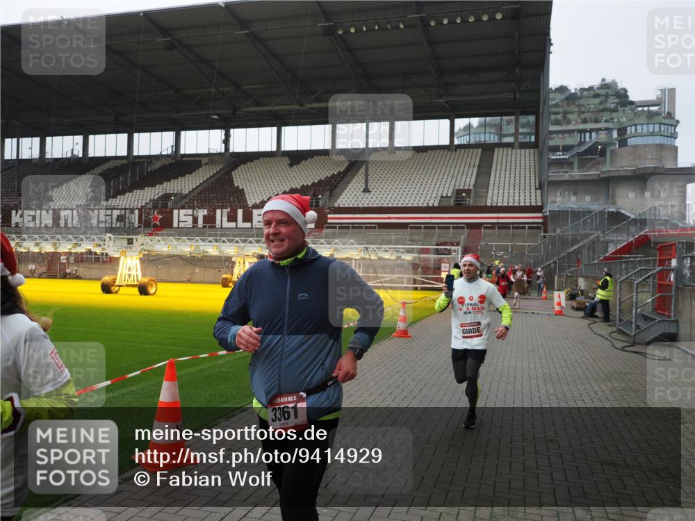 07.12.2025 - St. Pauli X-Mass-Run No. 15 Fabian Wolf http://msf.ph/oto/9414929 07.12.2025 11:24:11 Ziel 813, 2386, 2388, 2814, 3361, 4840, 4841 meine-sportfotos.de