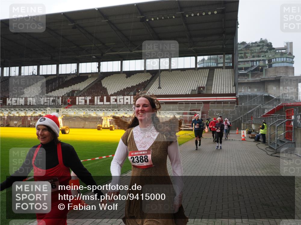 07.12.2025 - St. Pauli X-Mass-Run No. 15 Fabian Wolf http://msf.ph/oto/9415000 07.12.2025 11:24:18 Ziel 672, 813, 1773, 2386, 2388, 2605, 2606, 2875, 2881, 3361, 4840, 4841 meine-sportfotos.de