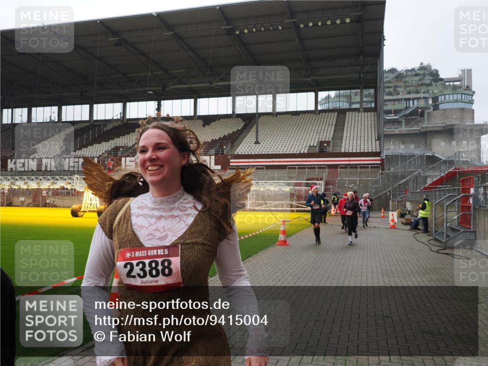 07.12.2025 - St. Pauli X-Mass-Run No. 15 Fabian Wolf http://msf.ph/oto/9415004 07.12.2025 11:24:18 Ziel 672, 813, 1773, 2386, 2388, 2605, 2606, 2875, 2881, 3361, 4840, 4841 meine-sportfotos.de