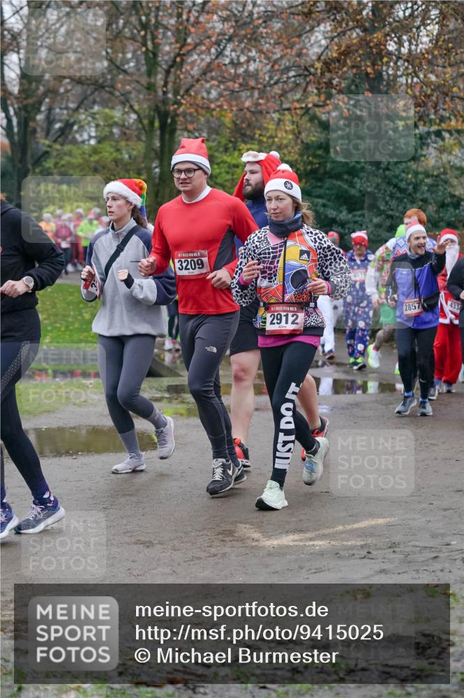 07.12.2025 - St. Pauli X-Mass-Run No. 15 Michael Burmester http://msf.ph/oto/9415025 07.12.2025 10:06:18 Laufen 15, 3209, 15, 2912, 4519, 2857, 4334 meine-sportfotos.de