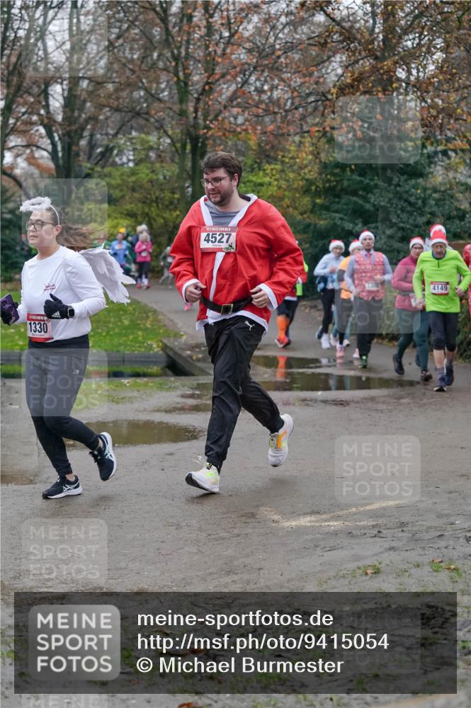 07.12.2025 - St. Pauli X-Mass-Run No. 15 Michael Burmester http://msf.ph/oto/9415054 07.12.2025 10:06:31 Laufen 1330, 4527, 4149 meine-sportfotos.de