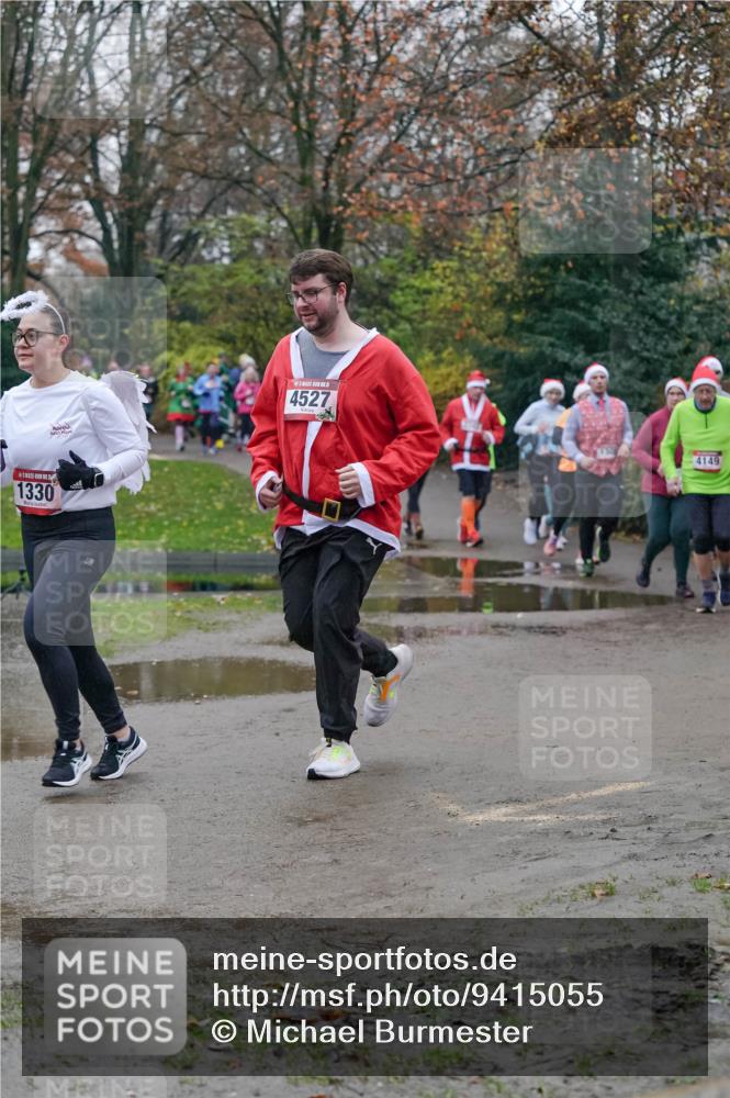07.12.2025 - St. Pauli X-Mass-Run No. 15 Michael Burmester http://msf.ph/oto/9415055 07.12.2025 10:06:31 Laufen 4527, 1330, 4149 meine-sportfotos.de