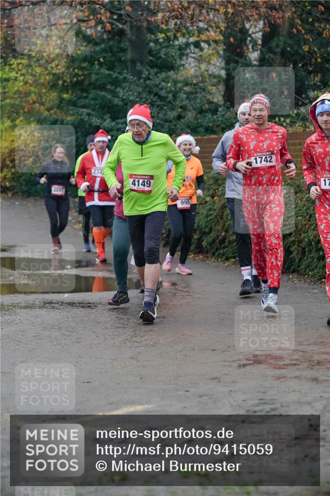 07.12.2025 - St. Pauli X-Mass-Run No. 15 Michael Burmester http://msf.ph/oto/9415059 07.12.2025 10:06:32 Laufen 3897, 2341, 15, 4149, 998, 1742, 17 meine-sportfotos.de