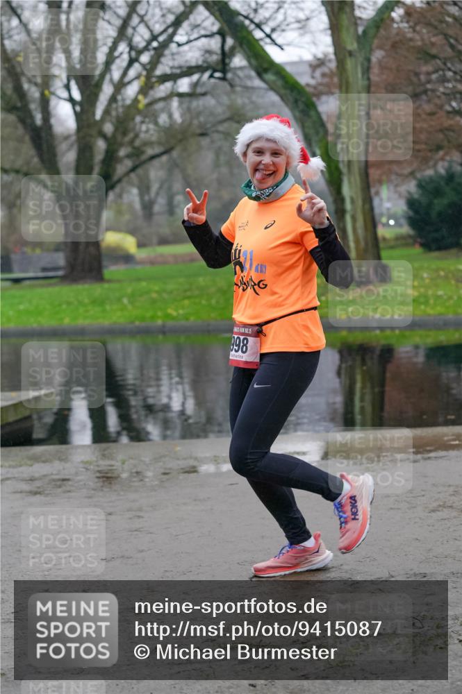 07.12.2025 - St. Pauli X-Mass-Run No. 15 Michael Burmester http://msf.ph/oto/9415087 07.12.2025 10:06:39 Laufen 5, 998 meine-sportfotos.de