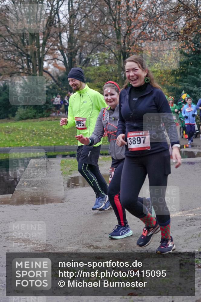 07.12.2025 - St. Pauli X-Mass-Run No. 15 Michael Burmester http://msf.ph/oto/9415095 07.12.2025 10:06:41 Laufen 3895, 3897 meine-sportfotos.de