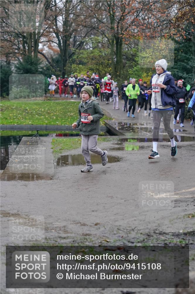 07.12.2025 - St. Pauli X-Mass-Run No. 15 Michael Burmester http://msf.ph/oto/9415108 07.12.2025 10:06:44 Laufen 4189, 4064, 4310 meine-sportfotos.de
