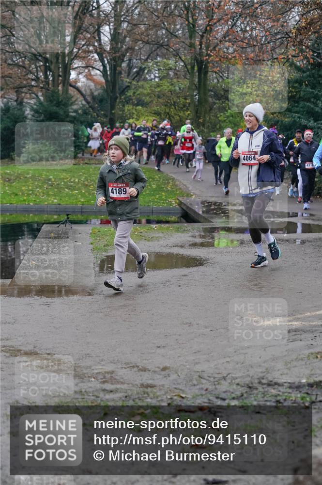 07.12.2025 - St. Pauli X-Mass-Run No. 15 Michael Burmester http://msf.ph/oto/9415110 07.12.2025 10:06:45 Laufen 15, 4189, 4064, 431 meine-sportfotos.de