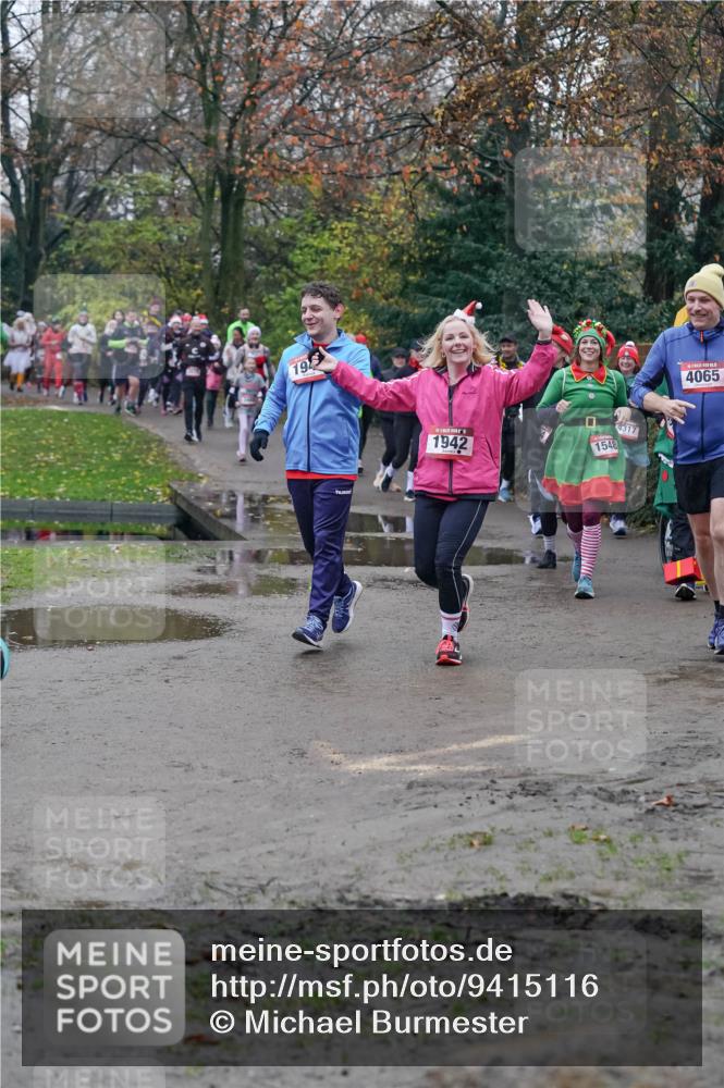 07.12.2025 - St. Pauli X-Mass-Run No. 15 Michael Burmester http://msf.ph/oto/9415116 07.12.2025 10:06:46 Laufen 19, 1942, 1548, 4317, 4065 meine-sportfotos.de