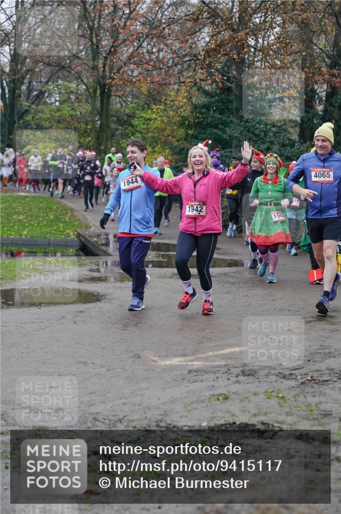 07.12.2025 - St. Pauli X-Mass-Run No. 15 Michael Burmester http://msf.ph/oto/9415117 07.12.2025 10:06:46 Laufen 1944, 1942, 1548, 4065 meine-sportfotos.de