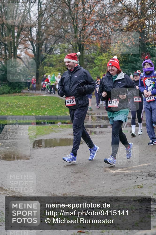 07.12.2025 - St. Pauli X-Mass-Run No. 15 Michael Burmester http://msf.ph/oto/9415141 07.12.2025 10:06:51 Laufen 4316, 5, 4697, 2723, 4317 meine-sportfotos.de