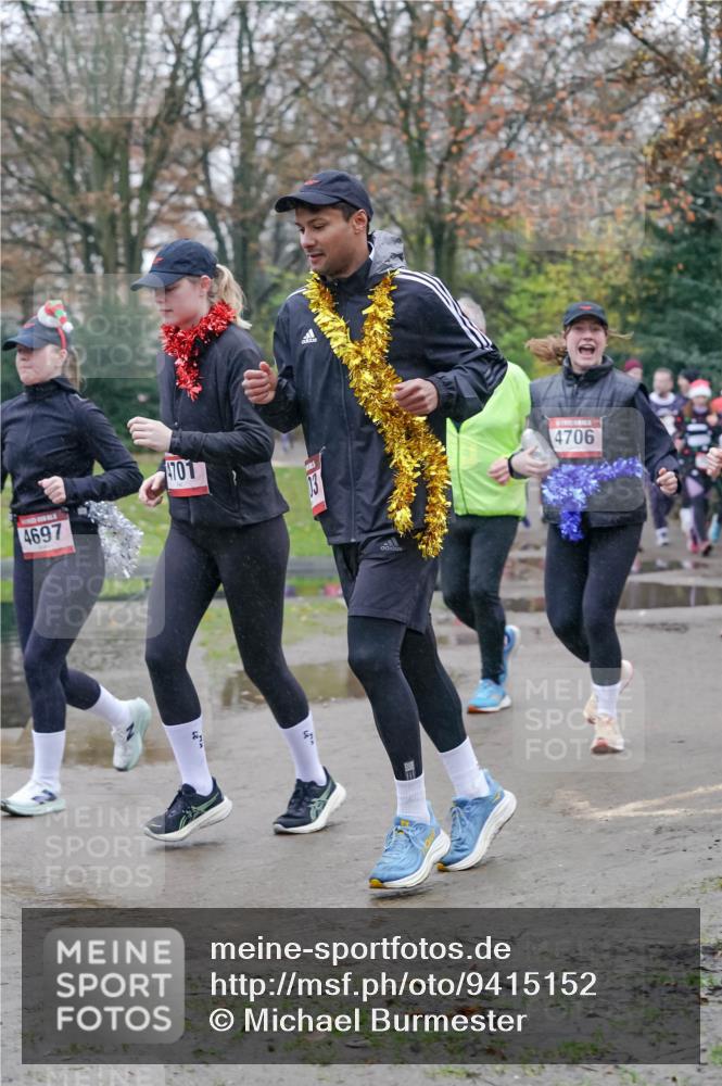 07.12.2025 - St. Pauli X-Mass-Run No. 15 Michael Burmester http://msf.ph/oto/9415152 07.12.2025 10:06:54 Laufen 4701, 13, 4697, 4706 meine-sportfotos.de