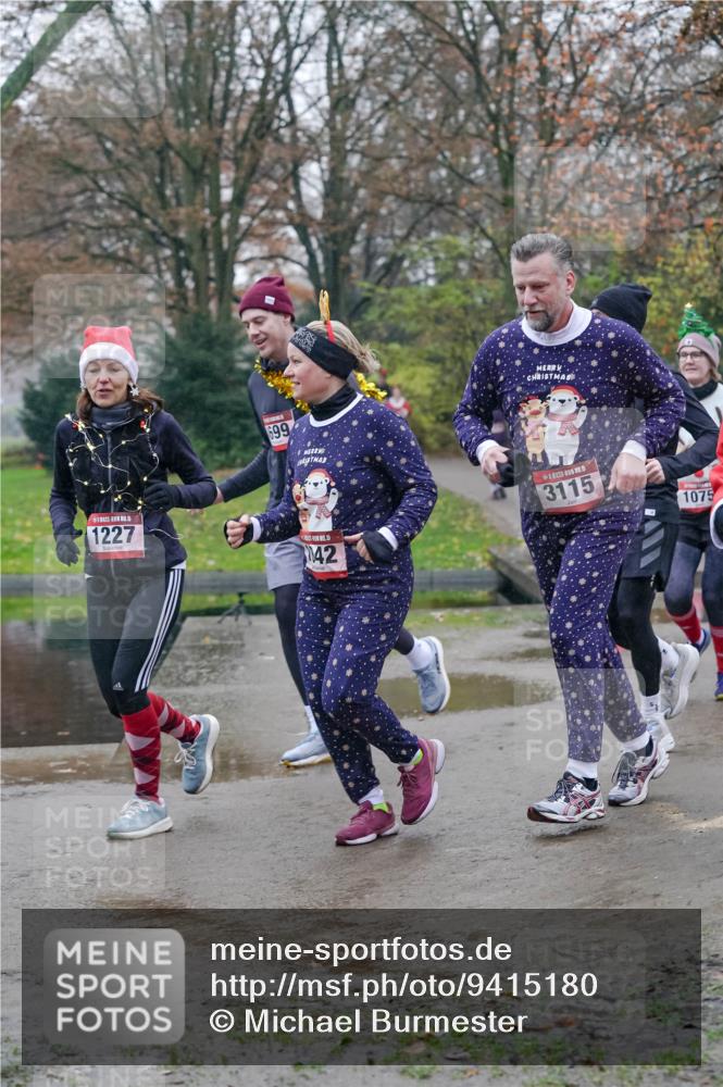 07.12.2025 - St. Pauli X-Mass-Run No. 15 Michael Burmester http://msf.ph/oto/9415180 07.12.2025 10:07:02 Laufen 699, 5, 1227, 15, 42, 5, 3115, 1075 meine-sportfotos.de