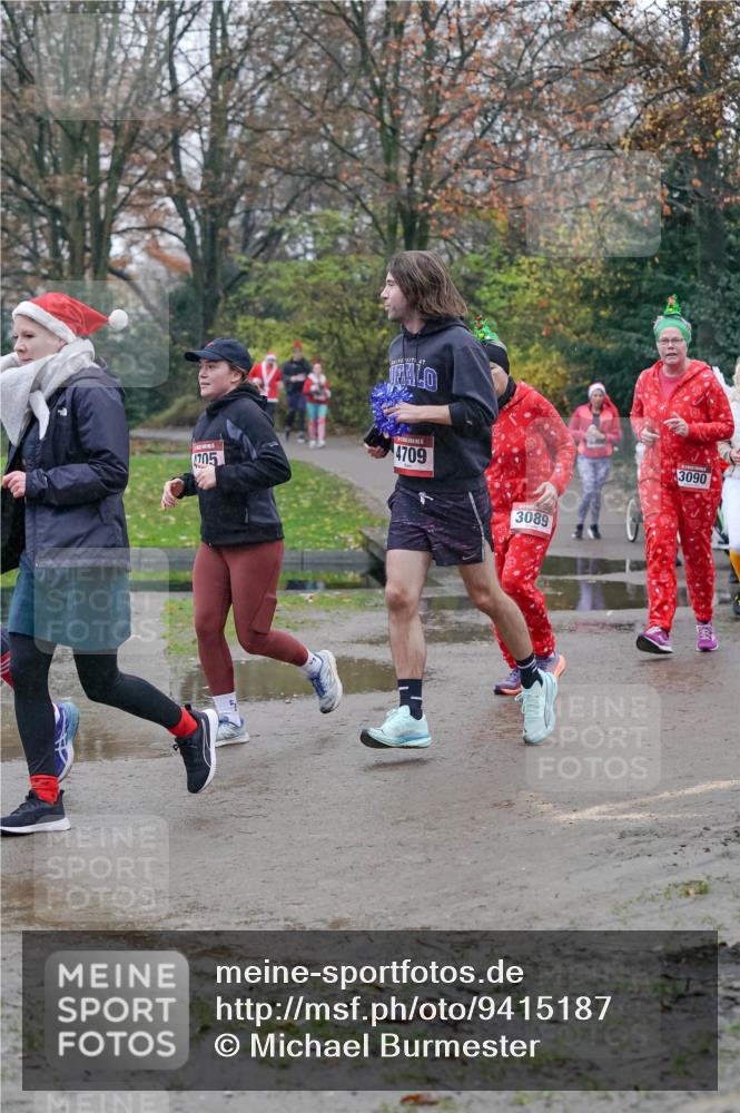 07.12.2025 - St. Pauli X-Mass-Run No. 15 Michael Burmester http://msf.ph/oto/9415187 07.12.2025 10:07:04 Laufen 705, 4709, 3089, 3090 meine-sportfotos.de