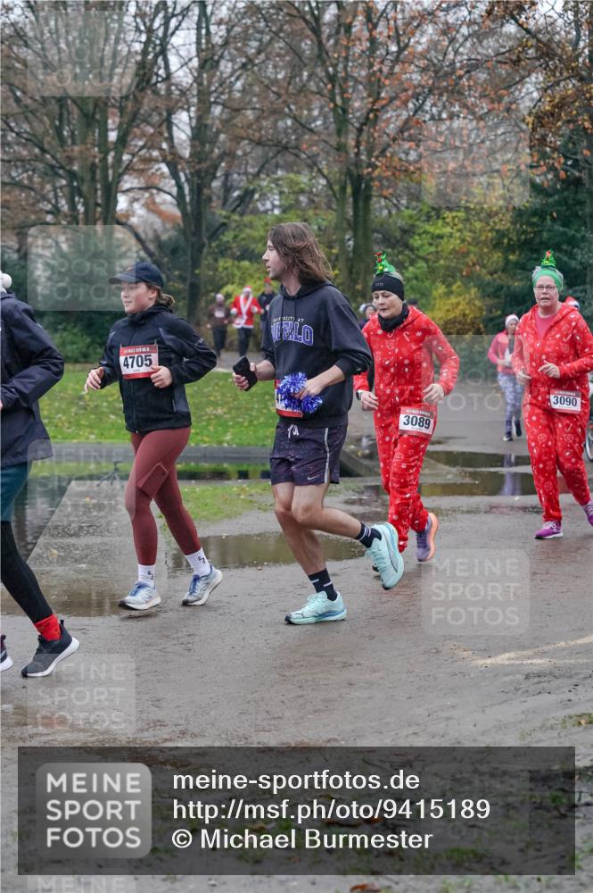 07.12.2025 - St. Pauli X-Mass-Run No. 15 Michael Burmester http://msf.ph/oto/9415189 07.12.2025 10:07:04 Laufen 15, 4705, 3089, 3090 meine-sportfotos.de