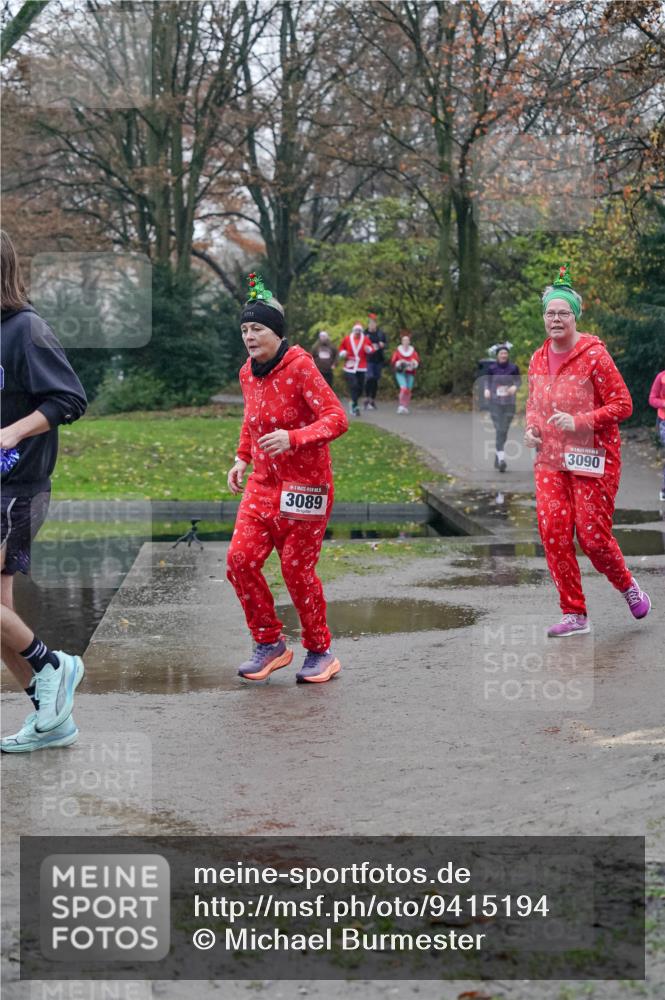 07.12.2025 - St. Pauli X-Mass-Run No. 15 Michael Burmester http://msf.ph/oto/9415194 07.12.2025 10:07:05 Laufen 3089, 3090 meine-sportfotos.de