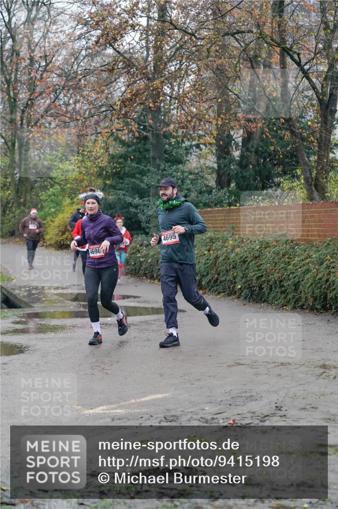 07.12.2025 - St. Pauli X-Mass-Run No. 15 Michael Burmester http://msf.ph/oto/9415198 07.12.2025 10:07:13 Laufen 4695, 4698 meine-sportfotos.de