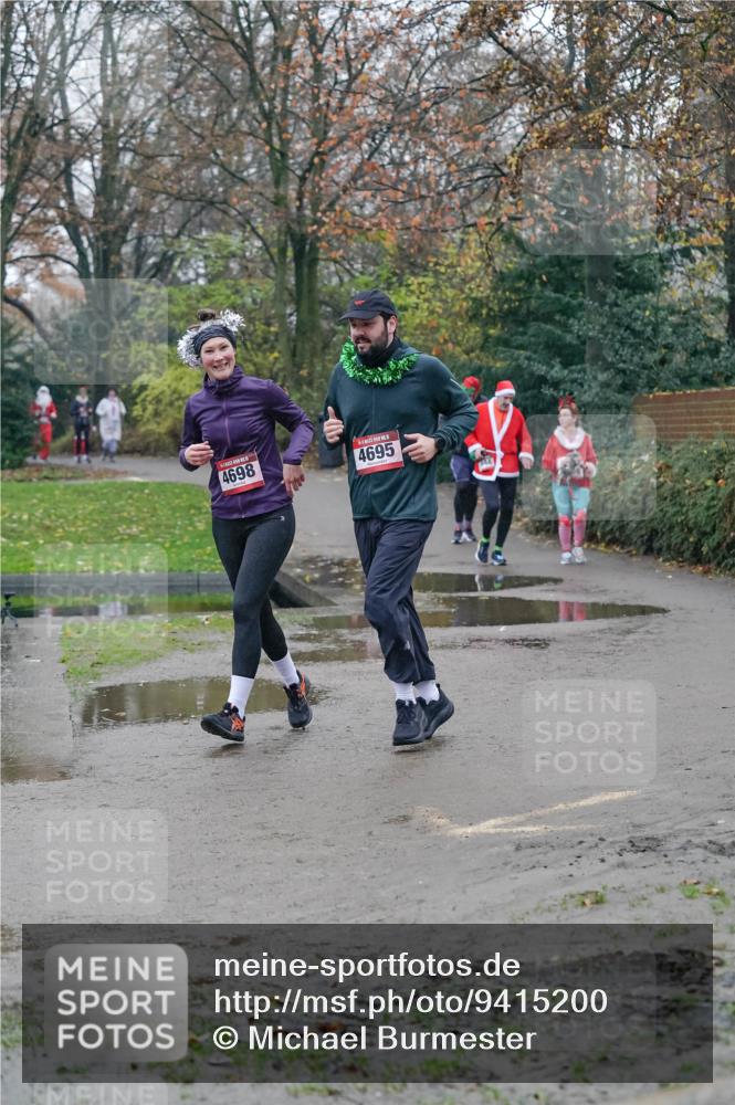 07.12.2025 - St. Pauli X-Mass-Run No. 15 Michael Burmester http://msf.ph/oto/9415200 07.12.2025 10:07:14 Laufen 4698, 4695 meine-sportfotos.de