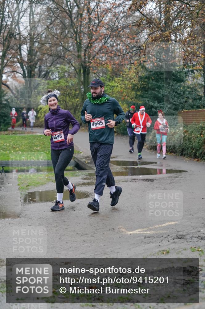 07.12.2025 - St. Pauli X-Mass-Run No. 15 Michael Burmester http://msf.ph/oto/9415201 07.12.2025 10:07:14 Laufen 4695, 4698 meine-sportfotos.de