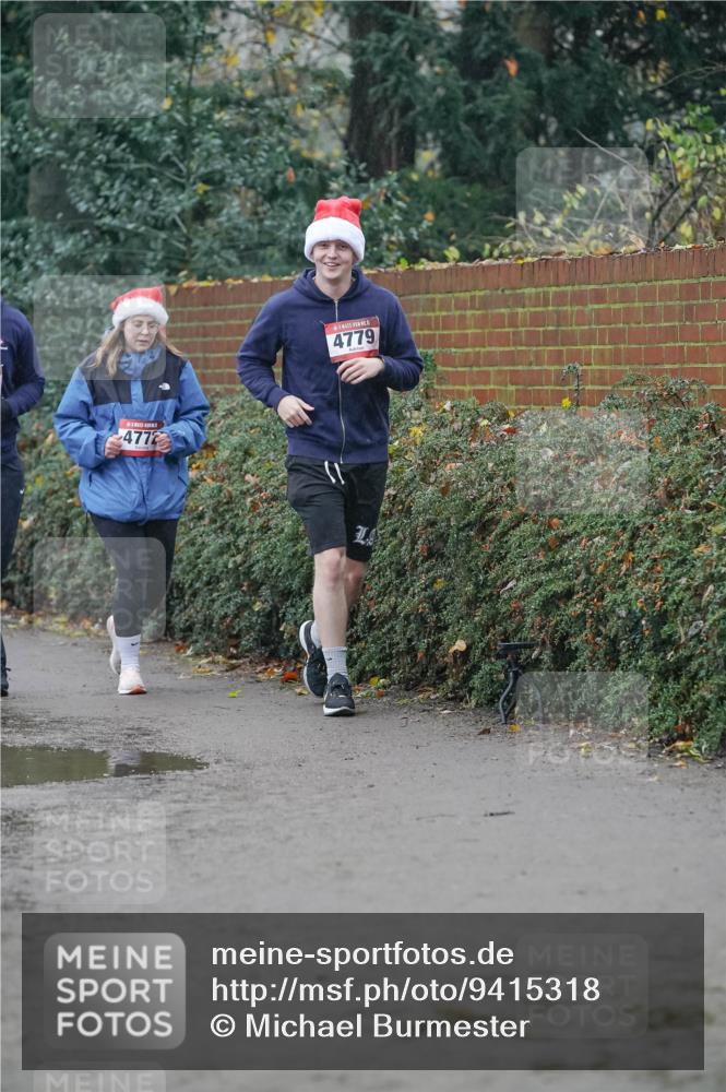 07.12.2025 - St. Pauli X-Mass-Run No. 15 Michael Burmester http://msf.ph/oto/9415318 07.12.2025 10:08:19 Laufen 4772, 4779 meine-sportfotos.de