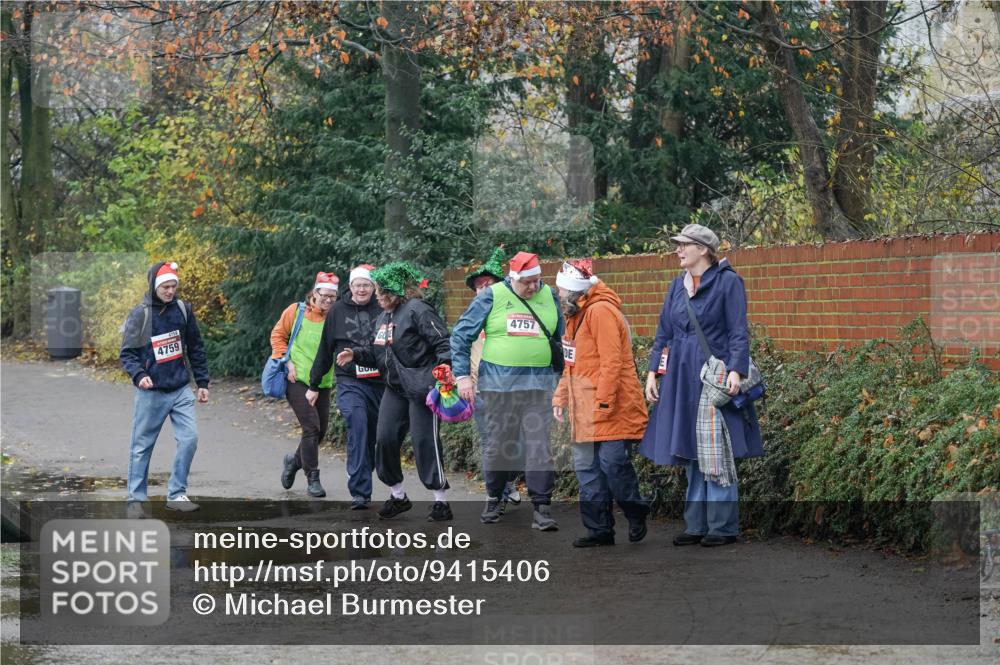 07.12.2025 - St. Pauli X-Mass-Run No. 15 Michael Burmester http://msf.ph/oto/9415406 07.12.2025 10:12:29 Laufen 4759, 4757 meine-sportfotos.de