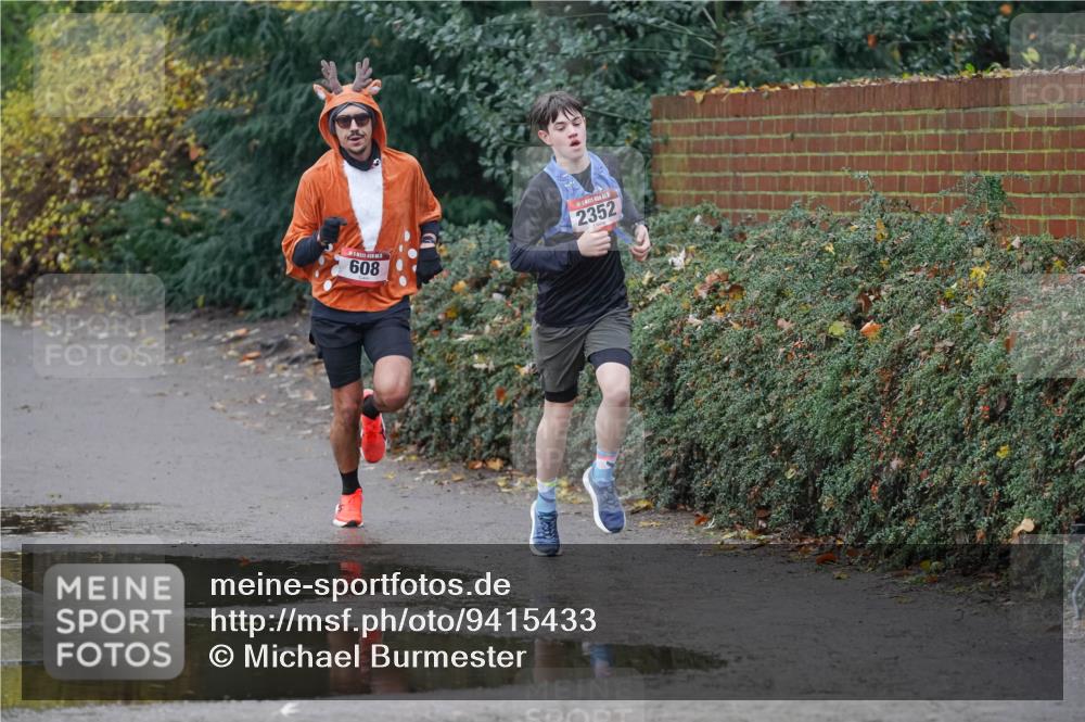 07.12.2025 - St. Pauli X-Mass-Run No. 15 Michael Burmester http://msf.ph/oto/9415433 07.12.2025 10:17:55 Laufen 608, 2352 meine-sportfotos.de