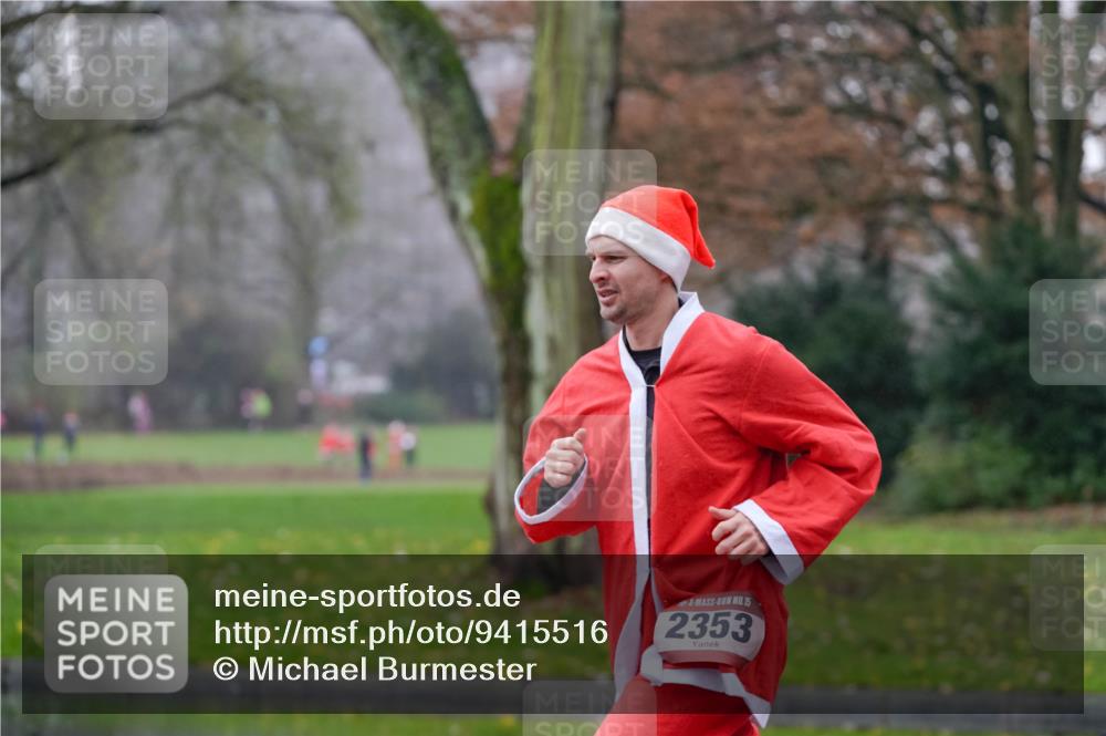 07.12.2025 - St. Pauli X-Mass-Run No. 15 Michael Burmester http://msf.ph/oto/9415516 07.12.2025 10:19:11 Laufen 15, 2353 meine-sportfotos.de