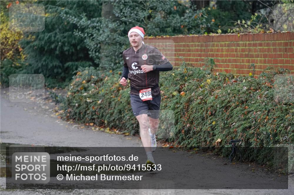 07.12.2025 - St. Pauli X-Mass-Run No. 15 Michael Burmester http://msf.ph/oto/9415533 07.12.2025 10:19:18 Laufen 2486 meine-sportfotos.de