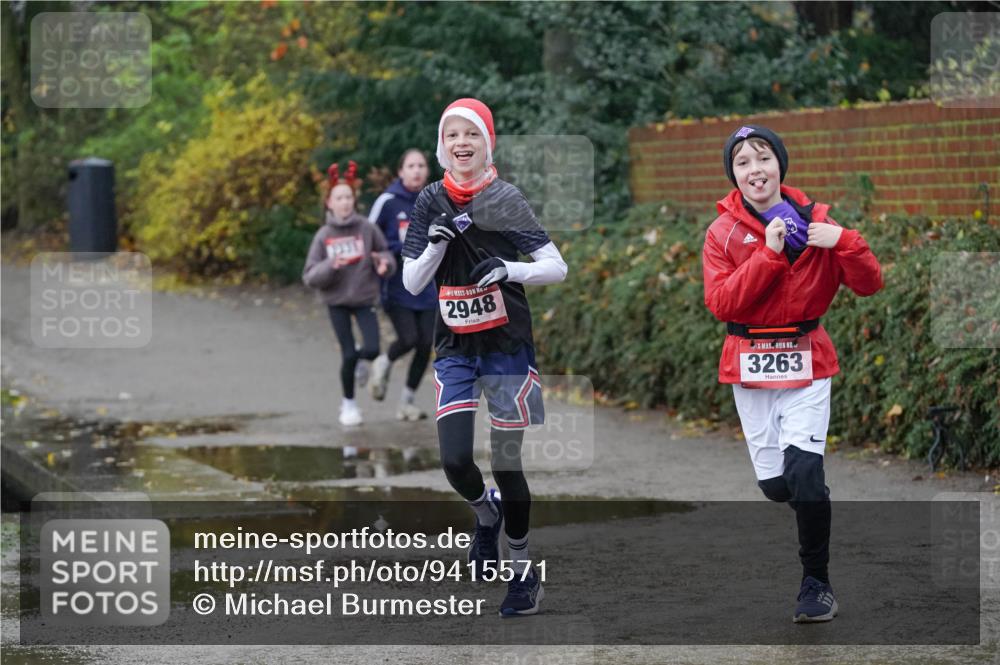 07.12.2025 - St. Pauli X-Mass-Run No. 15 Michael Burmester http://msf.ph/oto/9415571 07.12.2025 10:19:41 Laufen 2331, 2948, 3263 meine-sportfotos.de