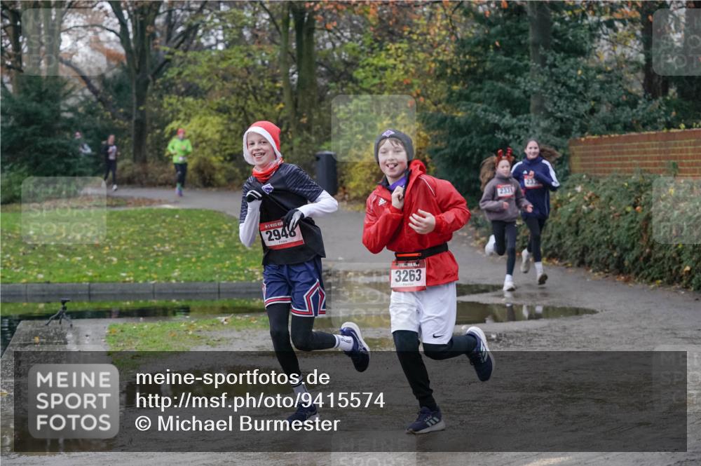 07.12.2025 - St. Pauli X-Mass-Run No. 15 Michael Burmester http://msf.ph/oto/9415574 07.12.2025 10:19:42 Laufen 2948, 3263, 2331 meine-sportfotos.de