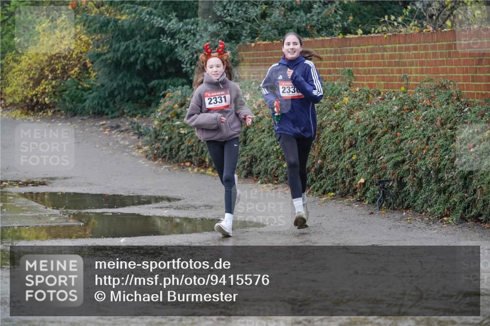 07.12.2025 - St. Pauli X-Mass-Run No. 15 Michael Burmester http://msf.ph/oto/9415576 07.12.2025 10:19:43 Laufen 2331, 2336 meine-sportfotos.de