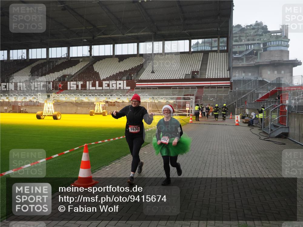 07.12.2025 - St. Pauli X-Mass-Run No. 15 Fabian Wolf http://msf.ph/oto/9415674 07.12.2025 11:05:17 Ziel 200, 201, 434, 889, 1152, 1492, 1600, 1630 meine-sportfotos.de