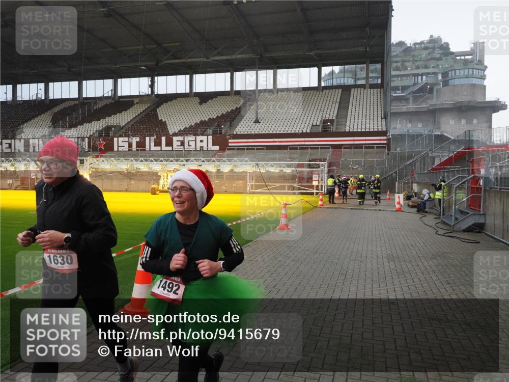 07.12.2025 - St. Pauli X-Mass-Run No. 15 Fabian Wolf http://msf.ph/oto/9415679 07.12.2025 11:05:18 Ziel 200, 201, 434, 889, 1152, 1492, 1600, 1630 meine-sportfotos.de