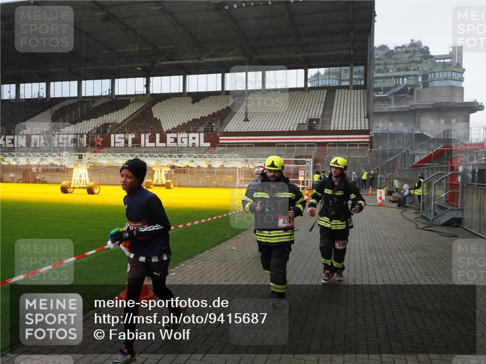 07.12.2025 - St. Pauli X-Mass-Run No. 15 Fabian Wolf http://msf.ph/oto/9415687 07.12.2025 11:05:26 Ziel 434, 1311, 1492, 1600, 1630 meine-sportfotos.de