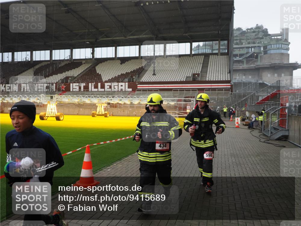 07.12.2025 - St. Pauli X-Mass-Run No. 15 Fabian Wolf http://msf.ph/oto/9415689 07.12.2025 11:05:26 Ziel 434, 1311, 1492, 1600, 1630 meine-sportfotos.de