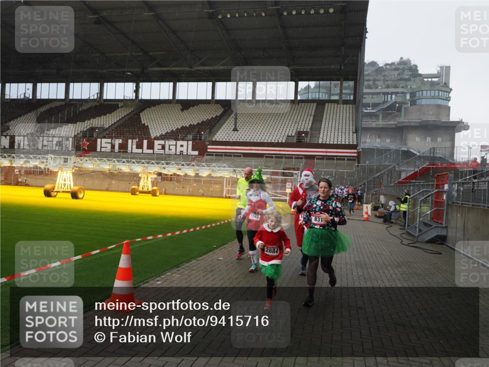 07.12.2025 - St. Pauli X-Mass-Run No. 15 Fabian Wolf http://msf.ph/oto/9415716 07.12.2025 11:05:39 Ziel 199, 831, 1046, 1049, 1196, 1311, 1840, 1841, 2006, 2254, 2884 meine-sportfotos.de