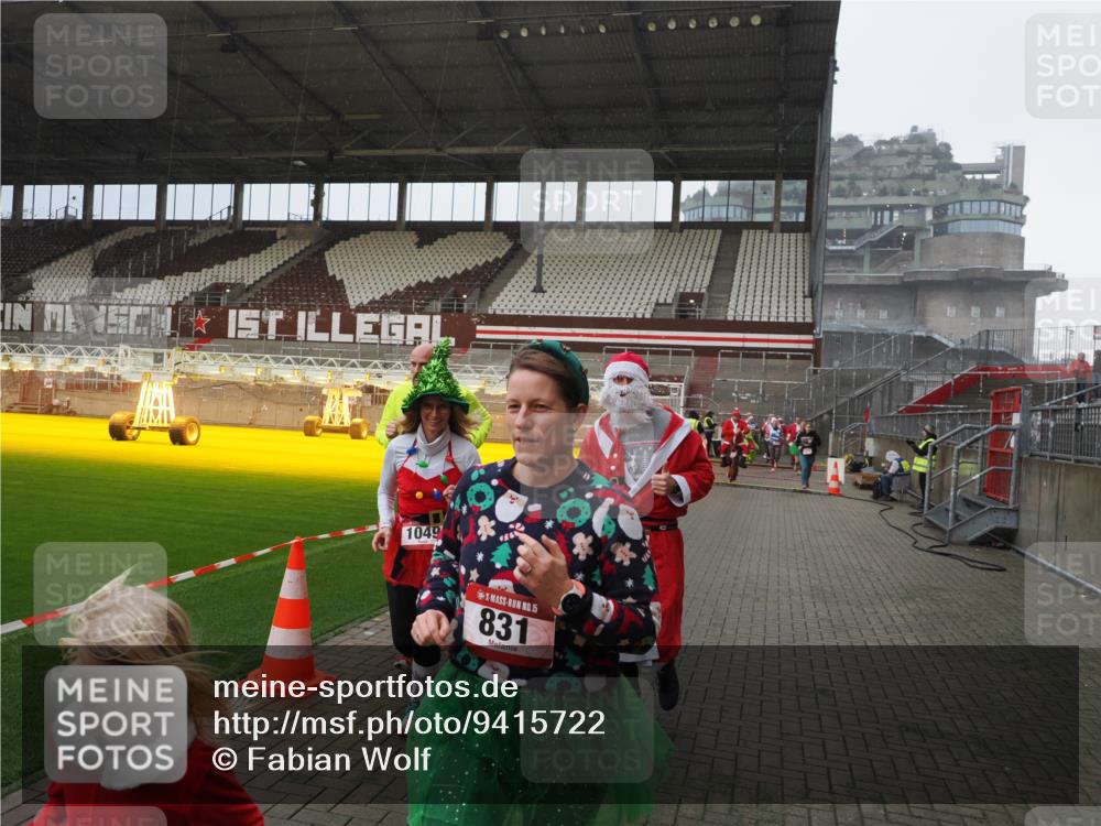 07.12.2025 - St. Pauli X-Mass-Run No. 15 Fabian Wolf http://msf.ph/oto/9415722 07.12.2025 11:05:40 Ziel 199, 831, 1046, 1049, 1196, 1311, 1840, 1841, 2006, 2254, 2884 meine-sportfotos.de
