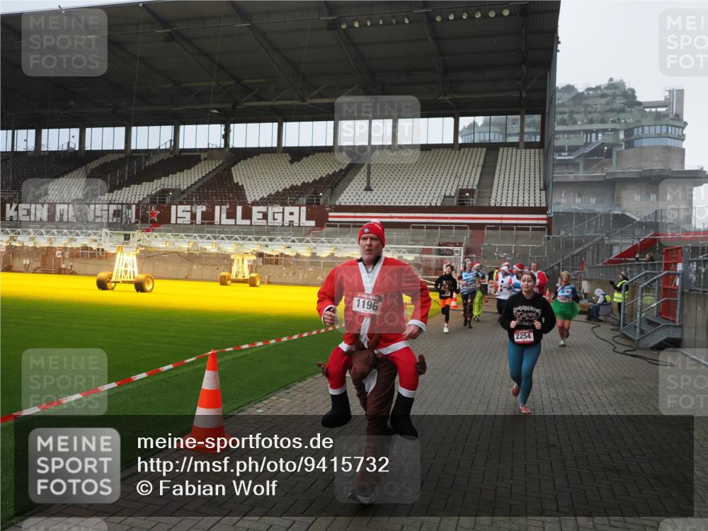 07.12.2025 - St. Pauli X-Mass-Run No. 15 Fabian Wolf http://msf.ph/oto/9415732 07.12.2025 11:05:47 Ziel 199, 831, 924, 925, 927, 929, 932, 973, 1046, 1049, 1092, 1196, 1208, 1428, 1432, 1840, 1841, 2006, 2254, 2884, 3272, 3278 meine-sportfotos.de