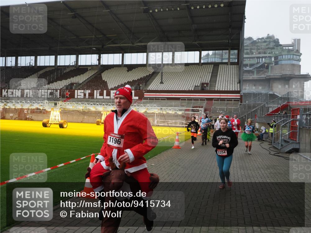 07.12.2025 - St. Pauli X-Mass-Run No. 15 Fabian Wolf http://msf.ph/oto/9415734 07.12.2025 11:05:47 Ziel 199, 831, 924, 925, 927, 929, 932, 973, 1046, 1049, 1092, 1196, 1208, 1428, 1432, 1840, 1841, 2006, 2254, 2884, 3272, 3278 meine-sportfotos.de