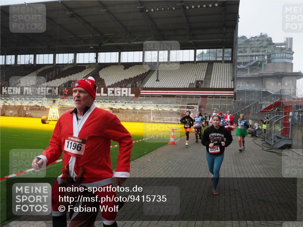 07.12.2025 - St. Pauli X-Mass-Run No. 15 Fabian Wolf http://msf.ph/oto/9415735 07.12.2025 11:05:47 Ziel 199, 831, 924, 925, 927, 929, 932, 973, 1046, 1049, 1092, 1196, 1208, 1428, 1432, 1840, 1841, 2006, 2254, 2884, 3272, 3278 meine-sportfotos.de