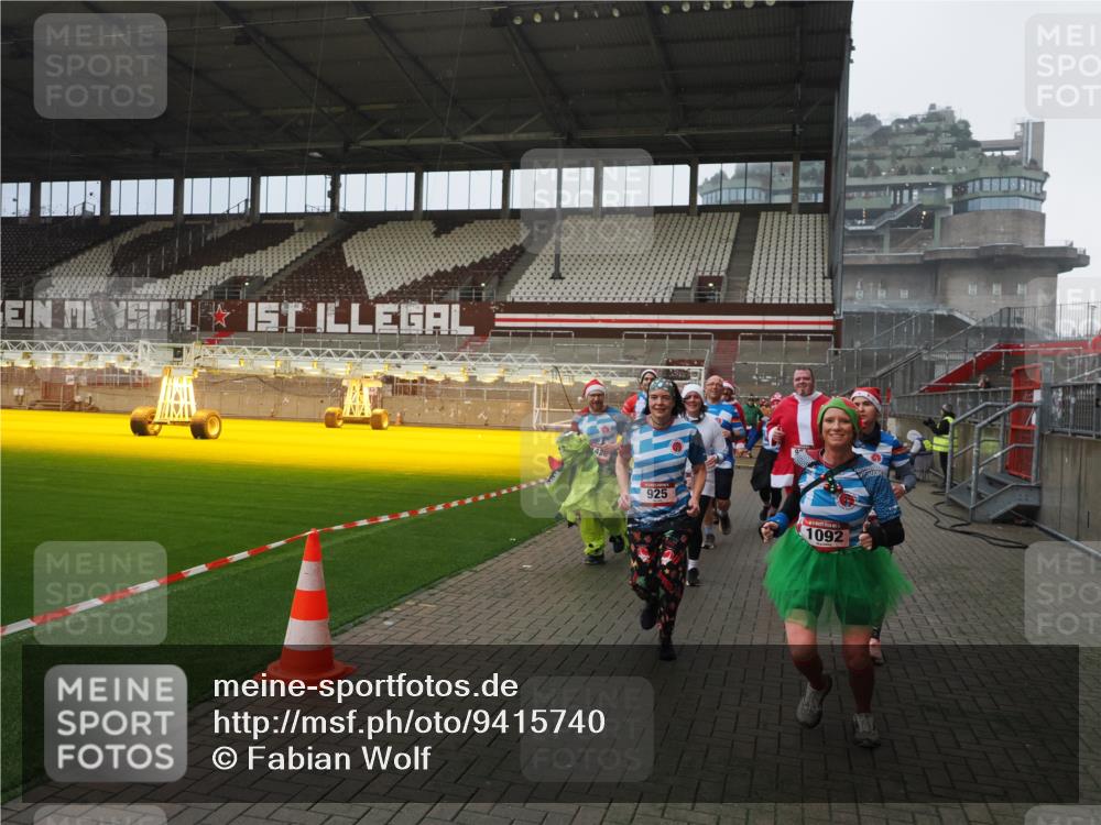 07.12.2025 - St. Pauli X-Mass-Run No. 15 Fabian Wolf http://msf.ph/oto/9415740 07.12.2025 11:05:51 Ziel 199, 298, 300, 659, 831, 924, 925, 927, 929, 932, 973, 1046, 1049, 1092, 1196, 1208, 1428, 1432, 1608, 2254, 2884, 3272, 3278 meine-sportfotos.de